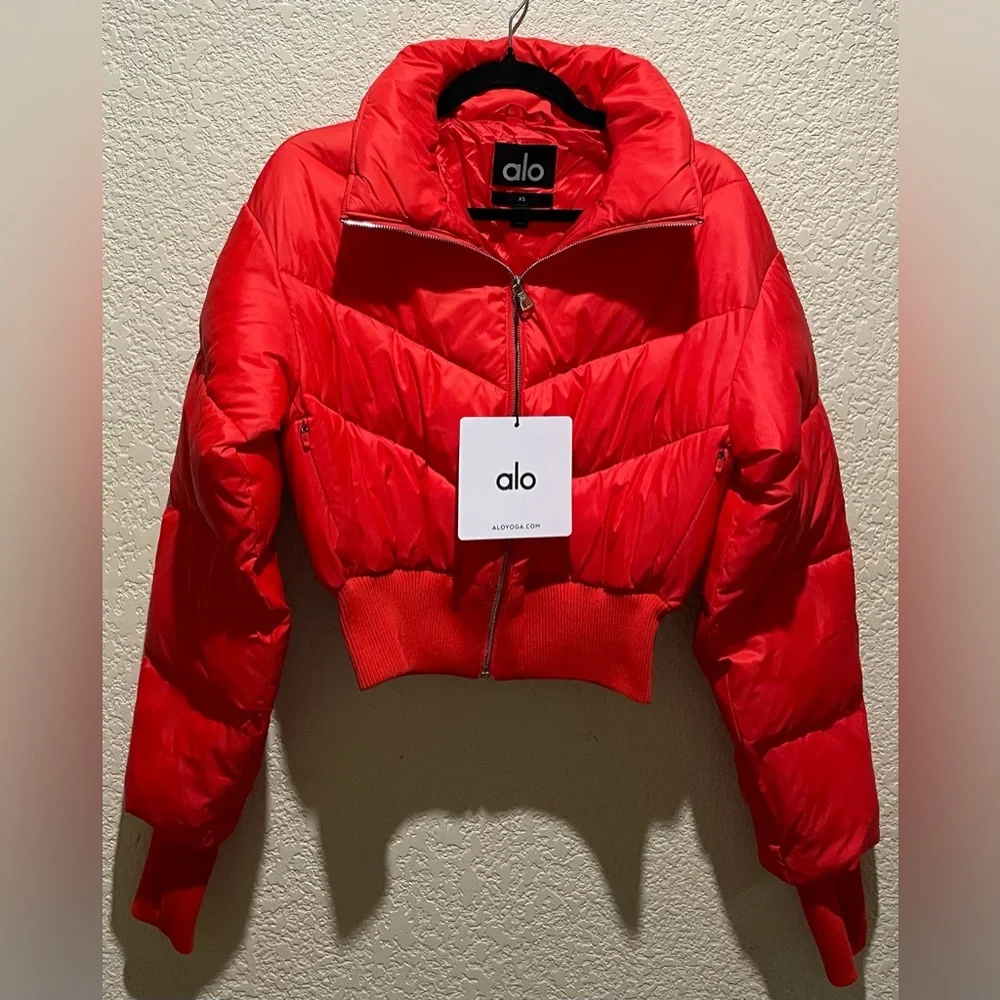 ALO Yoga NWT Cropped Atmosphere Puffer Bright Red Size M